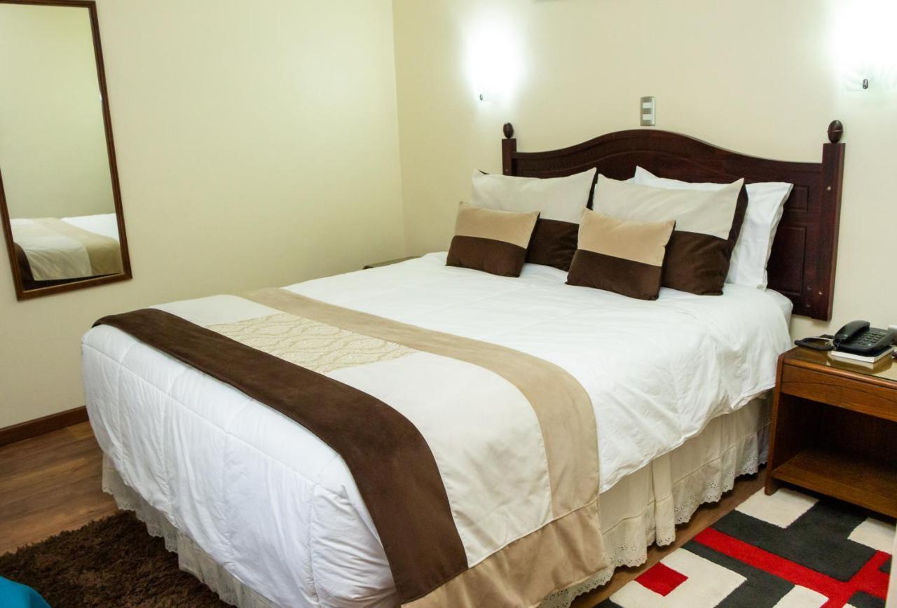 Hotel Gran Muso Los Ángeles Екстериор снимка