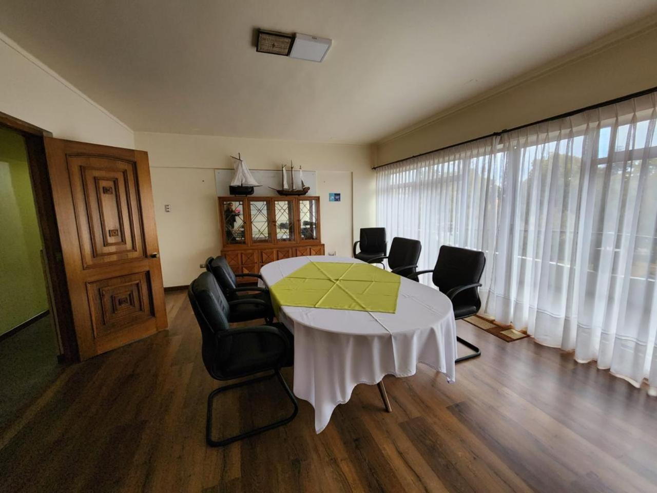 Hotel Gran Muso Los Ángeles Екстериор снимка